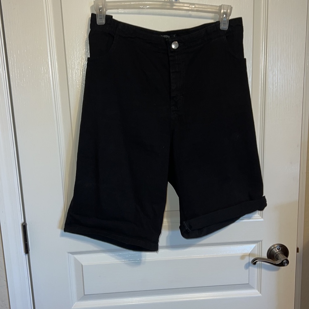 Ladies Black Denim Shorts SZ 22W
